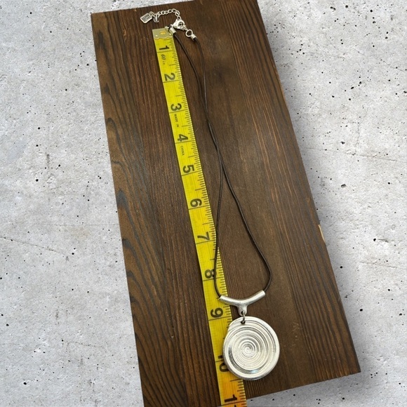 ROBERT LEE MORRIS SILVER TONE PENDANT NECKLANCE - Picture 5 of 5